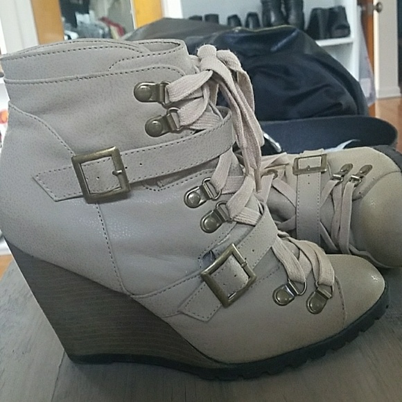 Tan wedge bootie - Picture 3 of 3